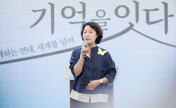 [수원=뉴시스] 추미애 경기도지사가 8일 광주시 나눔의집에서 열린 '2026년 일본군 위안부 피해자 기림의 날 기념식'에서 발언하고 있다. (사진=경기도 제공) 2026.08.08. photo@newsis.com *재판매 및 DB 금지