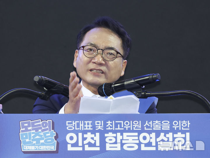 [인천=뉴시스] 김근수 기자 = 박선원 더불어민주당 최고위원 후보가 8일 오후 인천 남동체육관에서 열린 인천광역시당 정기당원대회 및 당대표·최고위원 선출 순회경선에서 정견발표를 하고 있다. 2026.08.08. ks@newsis.com