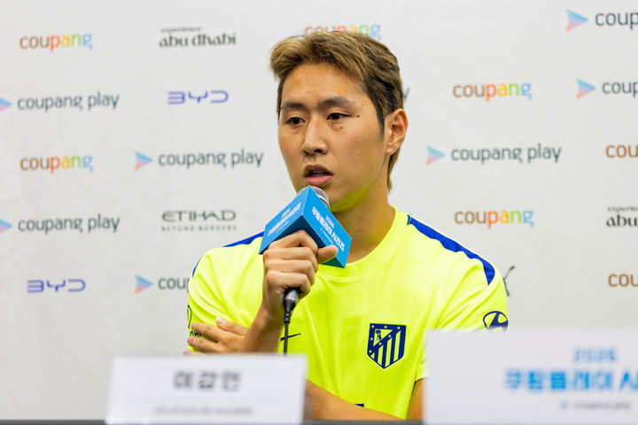 [서울=뉴시스] 홍효식 기자 = 8일 오후 서울 양천구 목동종합운동장에서 이강인 선수가 2026 쿠팡플레이 시리즈 아틀레티코 마드리드(AT) 사전 기자회견을 하고 있다. (사진=쿠팡플레이 제공) 2026.08.08. photo@newsis.com *재판매 및 DB 금지