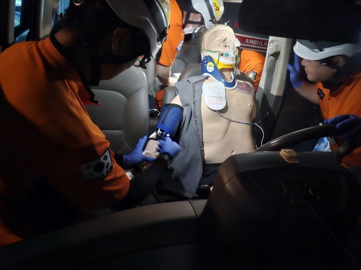 [대전=뉴시스]대전소방본부는 이달부터 12월까지 구급대원 대상 '어려운 환경 속 전문응급처치술' 교육을 개최한다. 2026. 08. 08 photo@newsis.com *재판매 및 DB 금지