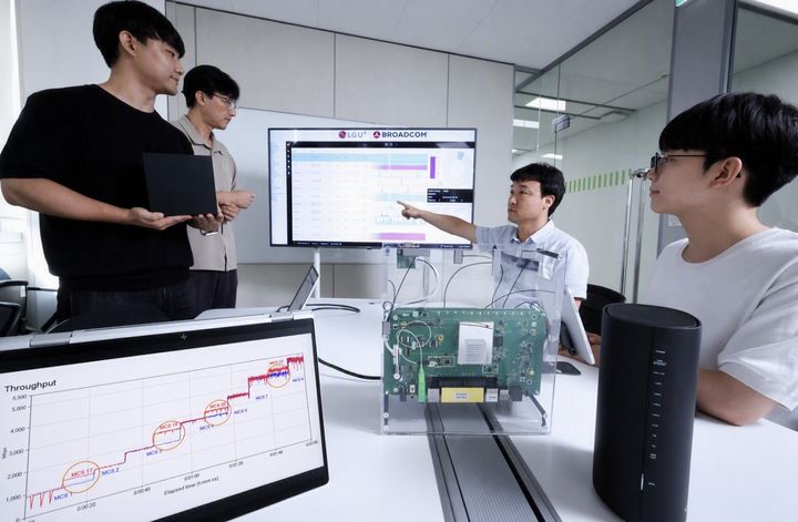 LG U+, 공유기에 AI 심었다…홈 네트워크 자동복구 실증