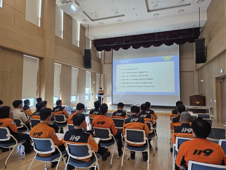 [대구=뉴시스] 대구동부소방서는 재난 상황에 대비한 긴급구조통제단 기능숙달 도상훈련을 실시했다. (사진=대구동부소방서 제공) 2026.08.09. photo@newsis.com *재판매 및 DB 금지
