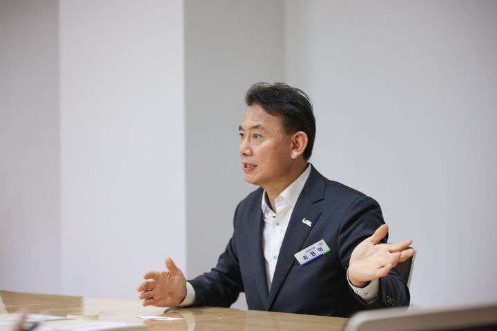 최현덕 남양주시장이 뉴시스 기자와 가진 차담회에서 시정 구상에 대해 설명하고 있다. (사진=남양주시 제공) photo@newsis.com *재판매 및 DB 금지