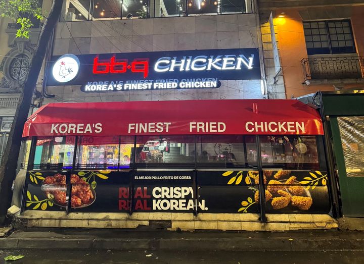 멕시코 멕시코시티 소나로사(Zona Rosa)에 문을 연 'BBQ 소나로사점'. (사진=제너시스BBQ 그룹 제공) *재판매 및 DB 금지