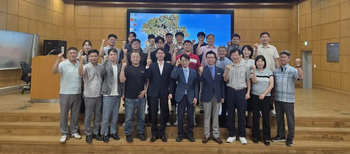 [대전=뉴시스] '제1기 우송 제면 마스터 아카데미' 수료식 및 성과발표회 기념촬영. (사진=우송정보대 제공) 2026.08.10. photo@newsis.com *재판매 및 DB 금지
