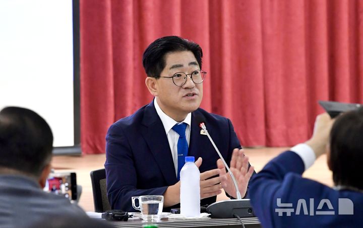 [김포=뉴시스] 이기형 경기 김포시장이 10일 민선9기 취임 기자간담회를 진행하고 있다. (사진=김포시 제공) 2026.08.10. photo@newsis.com