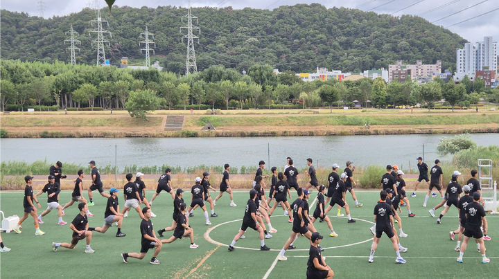[울산=뉴시스] 울산과학대학교가 8일부터 9일까지 이틀간 태화강 국가정원, 울산 정원 지원센터, 남산루 및 다운동 일대에서 '2026년 십리대밭 런케이션 성과 기반 현장 실증형 리빙랩 UC다운UP 런페스타'를 개최했다. 2026.08.10. (사진=울산과학대 제공) photo@newsis.com *재판매 및 DB 금지