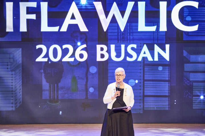 [부산=뉴시스] 10일 부산 벡스코에서 개막한 '2026 부산 세계도서관정보대회(WLIC)'에서 레슬리 위어 국제도서관협회연맹(IFLA)이 축사를 하고 있다. (사진=WLIC 국가위원회 제공) 2026.08.10. photo@newsis.com *재판매 및 DB 금지