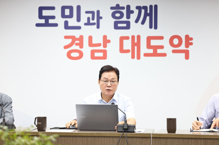 [창원=뉴시스]경남도 확대 간부회의를 주재하는 박완수 경남지사.(사진=경남도청 제공) 2026.08.10.photo@newsis.com *재판매 및 DB 금지