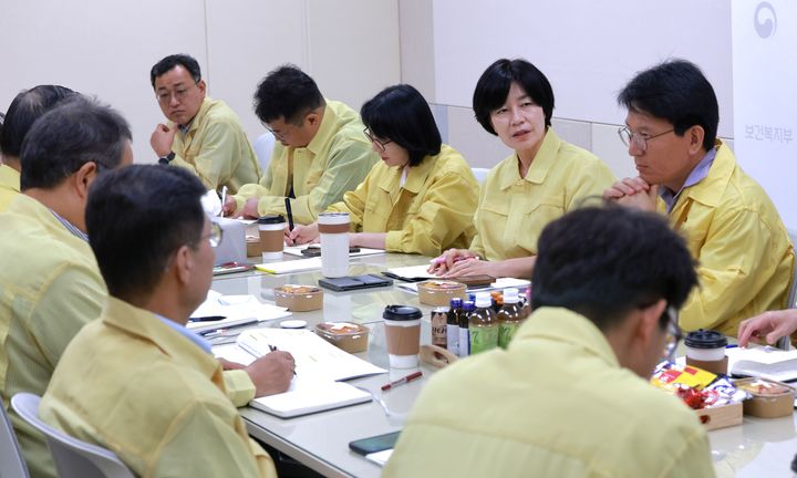 [세종=뉴시스]보건복지부는 10일 '폭염 대응 비상대책본부' 1차 회의를 개최하고 폭염 대응 추진 현황을 점검했다. (사진=보건복지부 제공) 2026.08.10. photo@newsis.com *재판매 및 DB 금지