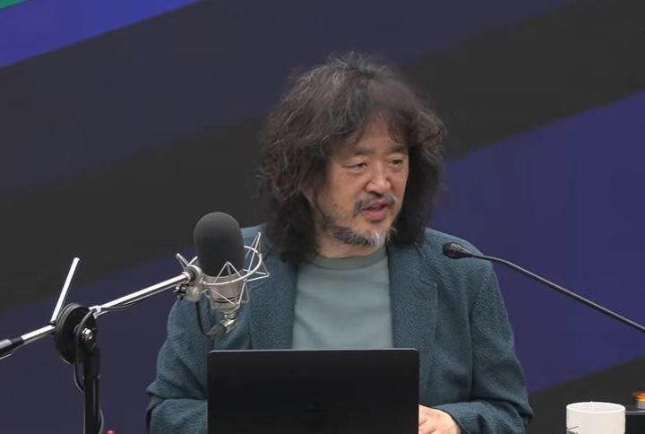 [서울=뉴시스] 이재명 대통령의 국정수행 지지율이 취임 후 최저치인 43.3%를 기록한 가운데 김어준이 지지율 하락에 우려를 나타냈다. (사진='김어준의 겸손은힘들다 뉴스공장' 유튜브 채널 캡처)