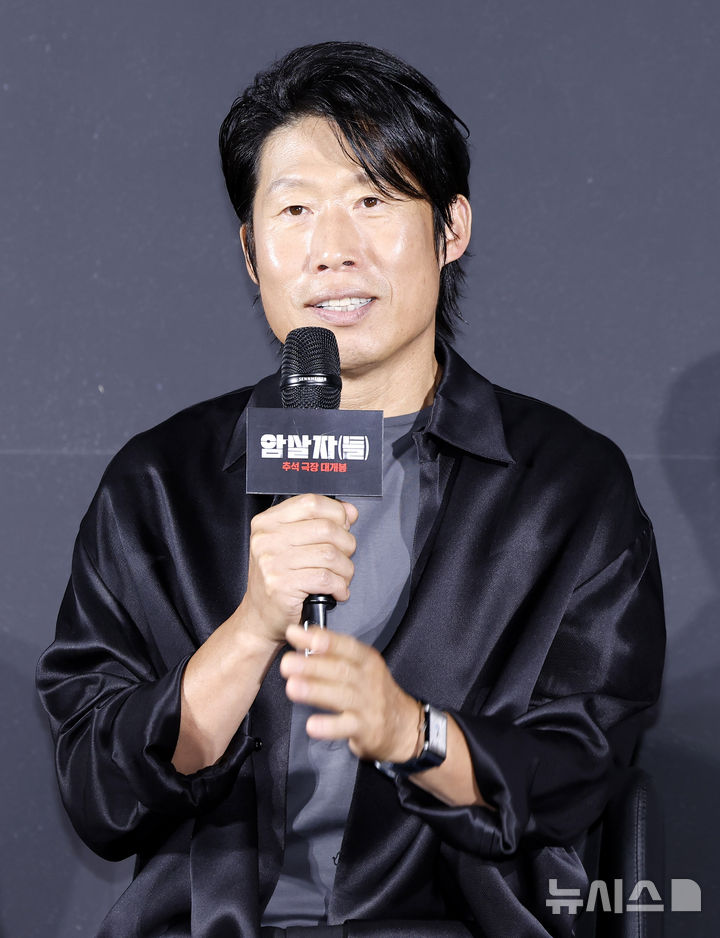 [서울=뉴시스] 김혜진 기자 = 배우 유해진이 10일 오전 서울 용산구 CGV용산아이파크몰에서 열린 영화 '암살자(들)' 제작보고회에서 인사말을 하고 있다. 2026.08.10. jini@newsis.com