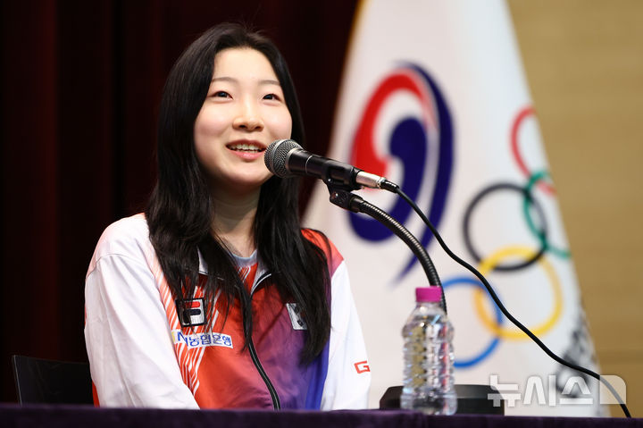 [진천=뉴시스] 황준선 기자 = 반효진 10일 오후 충북 진천국가대표선수촌에서 열린 2026 아이치·나고야 아시안게임 사격 국가대표 미디어 데이에서 인터뷰를 하고 있다. 2026.08.10. hwang@newsis.com