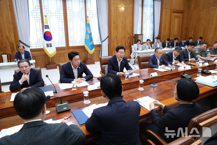 [서울=뉴시스] 조성봉 기자 = 이재명 대통령이 10일 청와대에서 열린 메가프로젝트 2차 민관합동 점검회의에서 발언하고 있다. 2026.08.10. suncho21@newsis.com