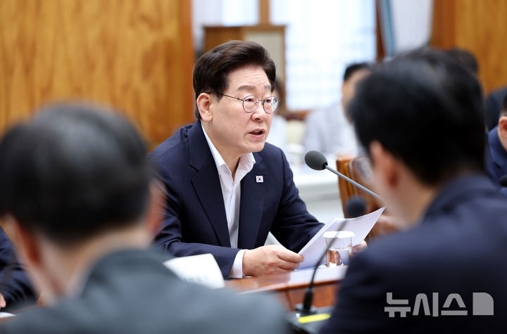 [서울=뉴시스] 조성봉 기자 = 이재명 대통령이 10일 청와대에서 열린 메가프로젝트 2차 민관합동 점검회의에서 발언하고 있다. 2026.08.10. suncho21@newsis.com
