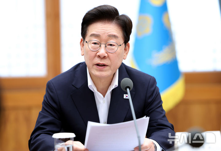 [서울=뉴시스] 조성봉 기자 = 이재명 대통령이 10일 청와대에서 열린 메가프로젝트 2차 민관합동 점검회의에서 발언하고 있다. 2026.08.10. suncho21@newsis.com