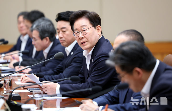 [서울=뉴시스] 조성봉 기자 = 이재명 대통령이 10일 청와대에서 열린 메가프로젝트 2차 민관합동 점검회의에서 발언하고 있다. 2026.08.10. suncho21@newsis.com