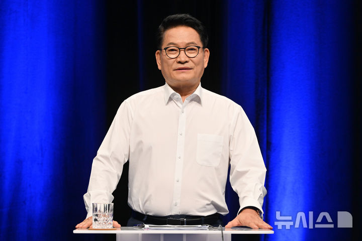 [전남광주=뉴시스] 이영주 기자 = 송영길 더불어민주당 당대표 후보가 지난 10일 오후 전남광주 서구 kbc광주방송에서 열린 더불어민주당 당대표 후보 토론회에 참여해 발언하고 있다. 2026.08.10. leeyj2578@newsis.com