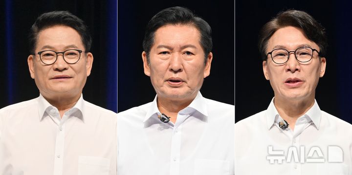 [전남광주=뉴시스] 이영주 기자 = 10일 오후 전남광주 서구 kbc광주방송 스튜디오에서 더불어민주당 당대표 후보 토론회에 참여한 후보들이 발언하고 있다. 왼쪽부터 송영길·정청래·김민석 후보. 2026.08.10. leeyj2578@newsis.com