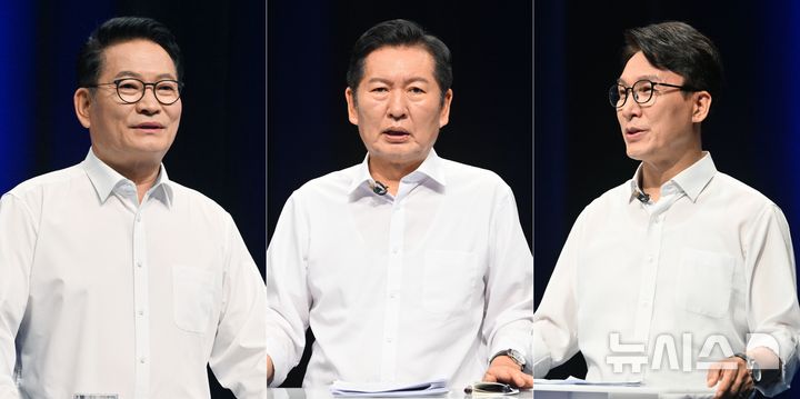 [전남광주=뉴시스] 이영주 기자 = 10일 오후 전남광주 서구 kbc광주방송 스튜디오에서 더불어민주당 당대표 후보 토론회에 참여한 후보들이 발언하고 있다. 왼쪽부터 송영길·정청래·김민석 후보. 2026.08.10. leeyj2578@newsis.com