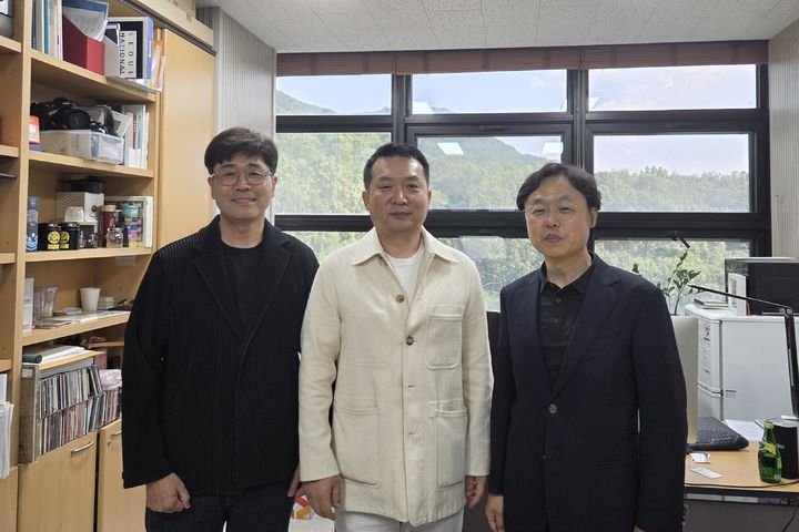 (왼쪽부터)강기웅 엣지큐 사장, 김정욱 포톤 회장, 정인 서울대 교수 (사진=포톤) *재판매 및 DB 금지