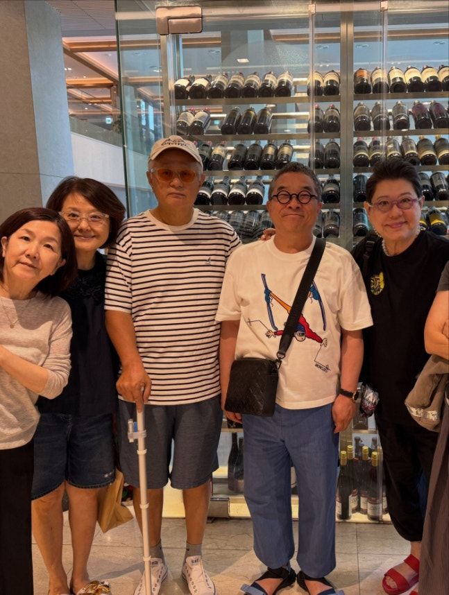 [서울=뉴시스] 배우 송승환이 시각장애 4급 판정을 받은 뒤 지팡이를 사용하는 근황이 공개됐다. (사진=인스타그램) 2026.08.11. photo@newsis.com *재판매 및 DB 금지
