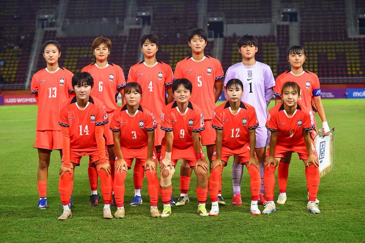 [서울=뉴시스] 박윤정 감독이 이끄는 한국 20세 이하(U-20) 여자 축구대표팀. (사진=대한축구협회 제공) *재판매 및 DB 금지