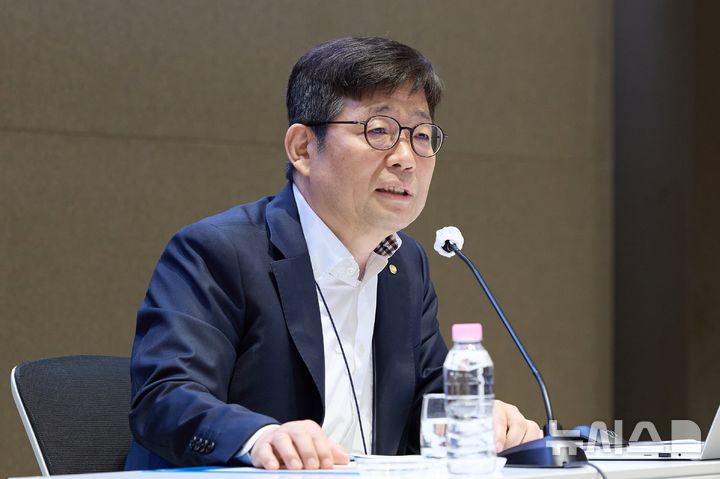 [서울=뉴시스]유상대 한국은행 부총재가 11일 오전 기자간담회에서 발언하고 있다. (사진 = 한은 제공) 2026.08.11. photo@newsis.com *재판매 및 DB 금지