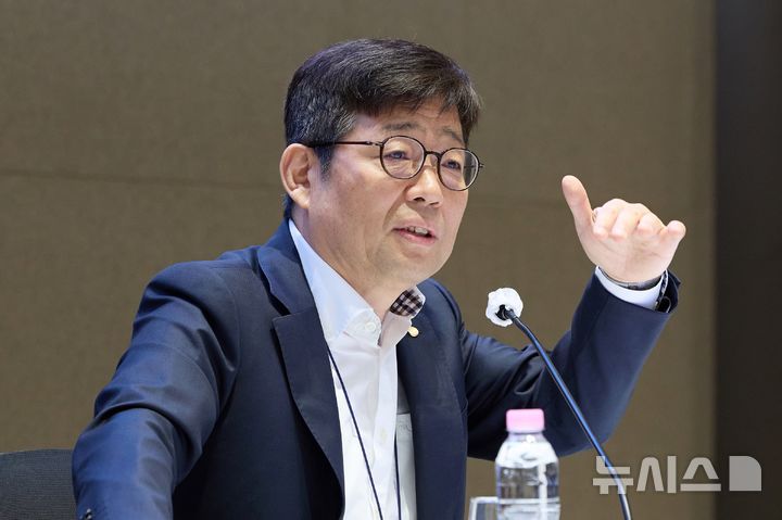 [서울=뉴시스]유상대 한국은행 부총재가 11일 오전 기자간담회에서 발언하고 있다. (사진 = 한은 제공) 2026.08.11. photo@newsis.com *재판매 및 DB 금지