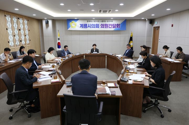[계룡=뉴시스]계룡시의회 제5차 의원간담회 모습. 2026. 08. 11 photo@newsis.com *재판매 및 DB 금지