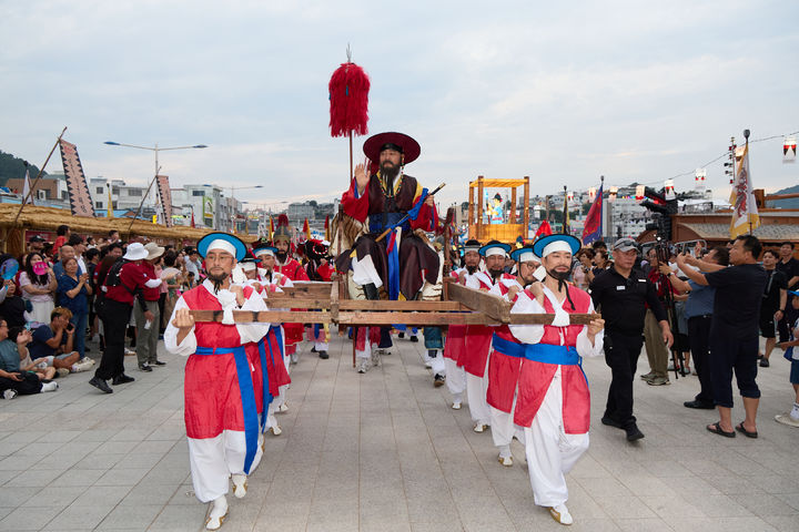 [통영=뉴시스] 지난 2025년 개최된 '삼도수군통제사 행차' 모습. (사진=뉴시스 DB). photo@newsis.com *재판매 및 DB 금지
