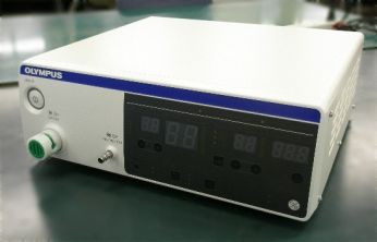 [서울=뉴시스] 11일 식품의약품안전처 의료기기통합정보시스템에 따르면 올림푸스는 복강경 수술 등에 사용되는 기복기 UHI-4(사진)에서 전면 패널이 예기치 않게 꺼지는 '블랙아웃(blackout)' 문제가 발생할 수 있다고 밝혔다. (사진=식약처 의료기기통합정보시스템 제공) 2026.08.11. photo@newsis.com *재판매 및 DB 금지