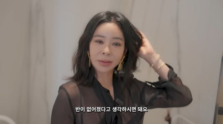 [서울=뉴시스] 방송인 이혜영이 10일 유튜브 채널을 통해 폐암 치료 부작용을 털어놨다. (사진=유튜브 채널 '혜영이는 못말려' 화면 캡처) 2026.08.11.photo@newsis.com *재판매 및 DB 금지