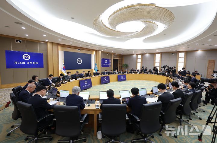 [세종=뉴시스] 조성봉 기자 = 이재명 대통령이 11일 정부세종청사에서 열린 국무회의에서 발언하고 있다. (청와대통신사진기자단) 2026.08.11. suncho21@newsis.com