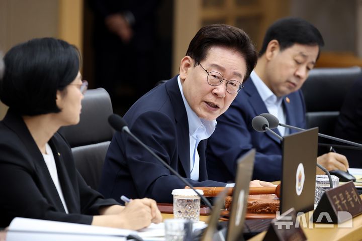 [세종=뉴시스] 조성봉 기자 = 사진은 이재명 대통령이 지난 11일 정부세종청사에서 열린 국무회의에서 발언하고 있는 모습. (청와대통신사진기자단) 2026.08.11. suncho21@newsis.com
