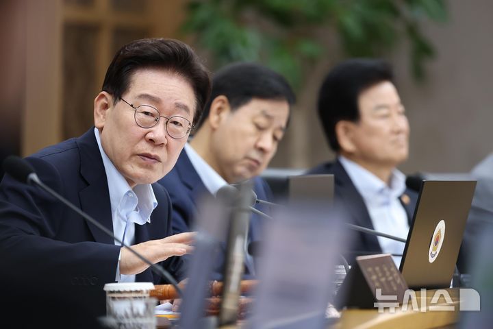 [세종=뉴시스] 조성봉 기자 = 이재명 대통령이 11일 정부세종청사에서 열린 국무회의에서 발언하고 있다. (청와대통신사진기자단) 2026.08.11. suncho21@newsis.com