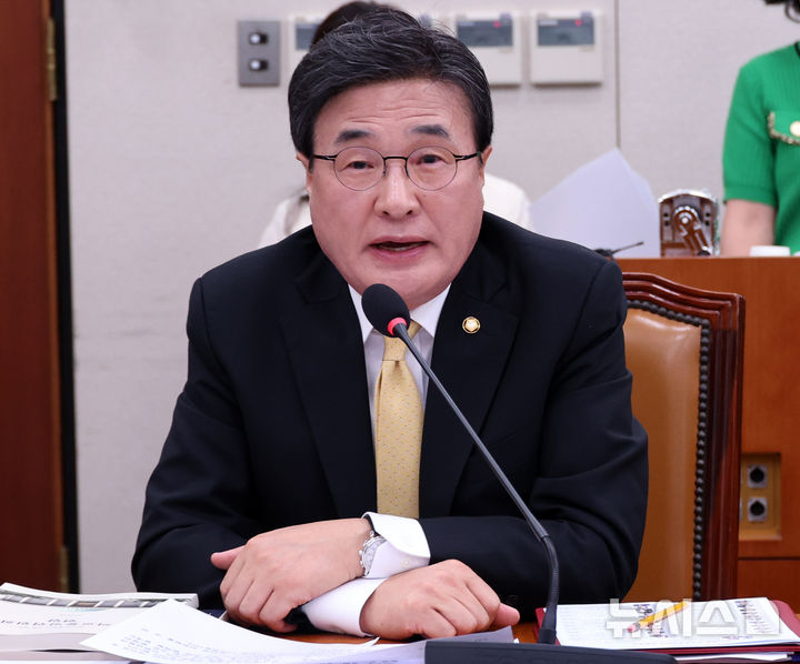 [서울=뉴시스] 최진석 기자 = 국회 외통위 야당 간사인 김대식 국민의힘 의원이 11일 여의도 국회에서 열린 외교통일위원회 제1차 전체회의에서 발언하고 있다. 2026.08.11. myjs@newsis.com