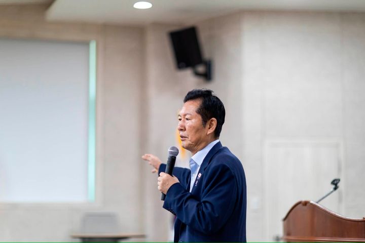 [서울=뉴시스] 정병혁 기자 = 정청래 더불어민주당 당대표 후보가 11일 전남광주 광주교육대학교에서 전남광주어린이집연합회 초청강연을 하고 있다. (사진=정청래 후보 제공) 2026.08.11. photo@newsis.com *재판매 및 DB 금지