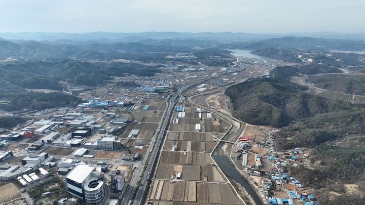 [용인=뉴시스] 용인 첨단 시스템 반도체 국가산단이 들어설 이동·남사읍 일대 중앙을 관통하는 국도 45호선. (사진=용인시 제공) 2026.08.12. photo@newsis.com *재판매 및 DB 금지