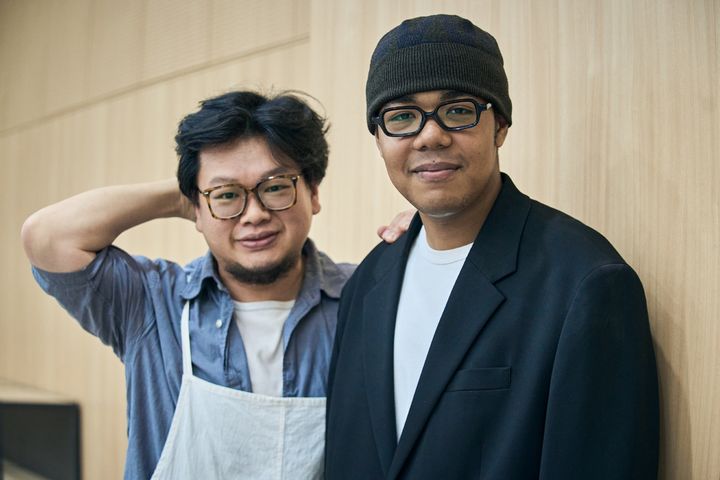 [서울=뉴시스] 12일 서울 종로구 세종문화회관에서 열린 음악극 '그렇게 바람이 불었고, 나는 두 형을 먹었다' 라운드인터뷰에 작곡가 이하느리(오른쪽)와 시노그래퍼 양정욱이 참석했다. (사진=세종문화회관 제공) 2026.08.12. photo@newsis.com *재판매 및 DB 금지