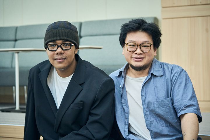 [서울=뉴시스] 12일 서울 종로구 세종문화회관에서 열린 음악극 '그렇게 바람이 불었고, 나는 두 형을 먹었다' 라운드인터뷰에 작곡가 이하느리(왼쪽)와 시노그래퍼 양정욱이 참석했다. (사진=세종문화회관 제공) 2026.08.12. photo@newsis.com *재판매 및 DB 금지