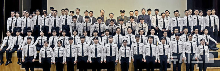 [완주=뉴시스]윤난슬 기자 = 전북 우석대학교는 군사학과 1학년 재학생 37명 전원이 2026년도 육·해·공군 및 해병대 장교 선발시험에 합격했다고 12일 밝혔다. (사진=우석대 제공) photo@newsis.com 