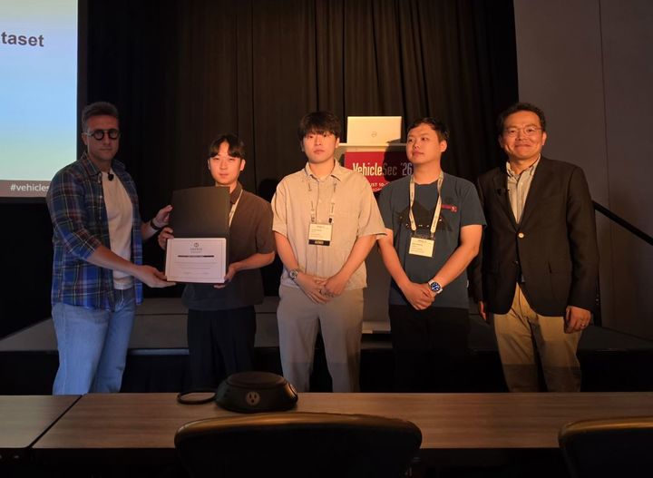 [서울=뉴시스] 고려대학교와 국민대학교 공동 연구팀이 국제 차량 보안 학회 'USENIX VehicleSec 2026'에서 최우수 아티팩트상을 수상했다. (사진=고려대 제공) 2026.08.12. photo@newsis.com *재판매 및 DB 금지