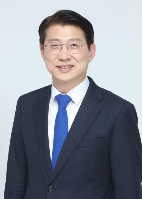 [서울=뉴시스]조국혁신당은 12일 공지를 내고 "조국혁신당은 12일(오늘) 당무위원회를 열고 지명직 최고위원으로 김형연 전 인천시당위원장을 인준했다"고 밝혔다. (사진=조국혁신당 제공) 2026.08.12. photo@newsis.com *재판매 및 DB 금지