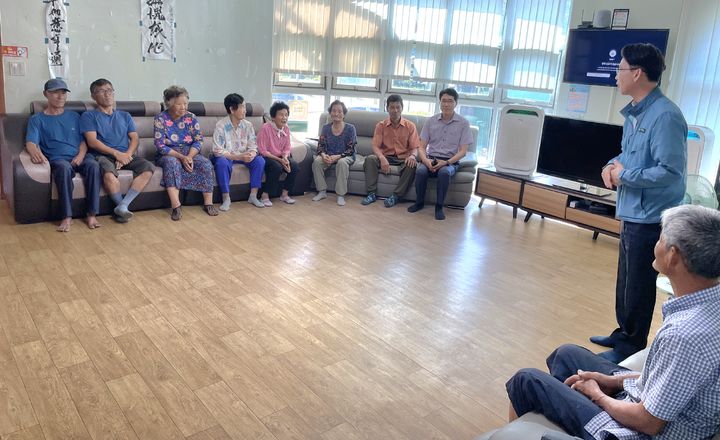 농협 옥천군지부 율티마을 봉사활동(사진=농협 옥천군지부) *재판매 및 DB 금지