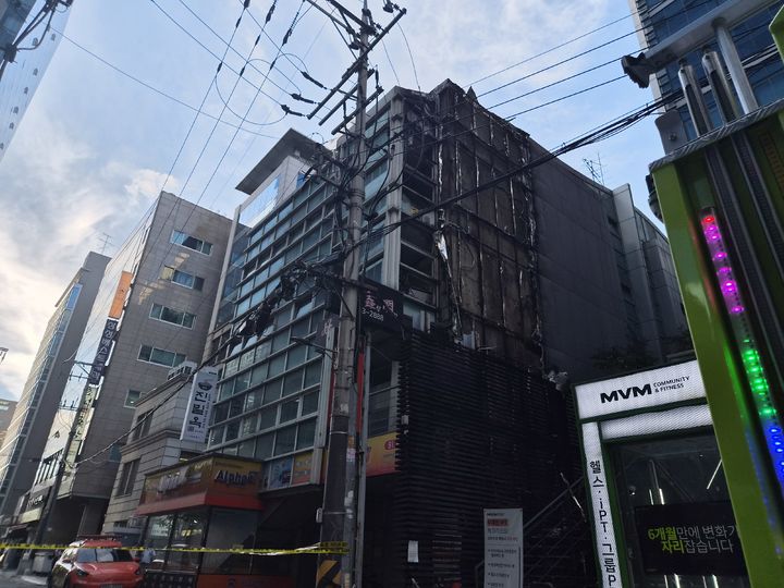 [서울=뉴시스] 권혜인 수습기자 = 12일 오후 3시49분께 강남구 삼성동에 있는 한 건물 상가에서 화재가 발생했다.2026.08.12. khi@newsis.com *재판매 및 DB 금지 *재판매 및 DB 금지