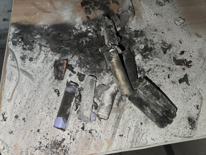 [부산=뉴시스] 12일 오후 부산 동래구의 한 요양원 내 청소기 배터리에서 불이 났다. (사진=부산소방재난본부 제공) 2026.08.12 photo@newsis.com *재판매 및 DB 금지