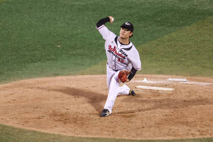 [서울=뉴시스] 울산 웨일즈 오카다 아키타케가 17일 울산 문수구장에서 열린 2026 메디힐 KBO 퓨처스리그 삼성 라이온즈와의 경기에 선발 등판해 공을 던지고 있다. (사진=울산 웨일즈 제공) 2026.07.17. *재판매 및 DB 금지