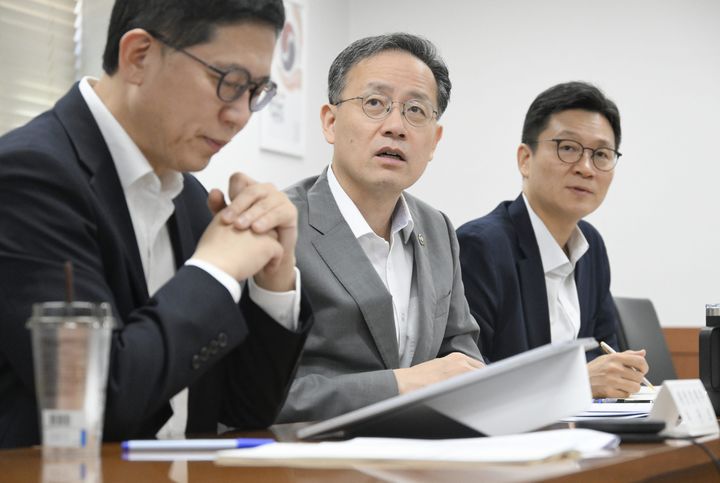 [서울=뉴시스] 이형일 재정경제부 차관이 12일 서울 종로구 정부서울청사에서 2026년 8월 일자리 전담반(TF)을 주재하고 있다. (사진=재정경제부 제공) 2026.08.12. photo@newsis.com *재판매 및 DB 금지