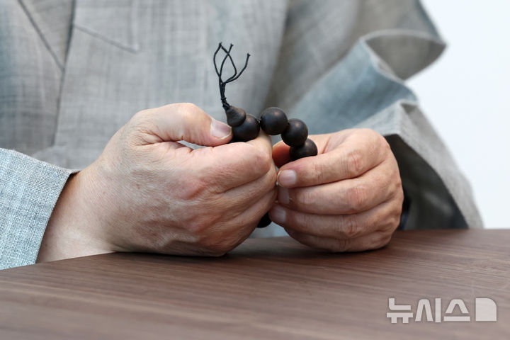 [서울=뉴시스] 박진희 기자 = 정념(전 월정사 주지) 스님이 지난 11일 서울 종로구 사무실에서 인터뷰 하고 있다. 퇴우 정념스님은 제38대 대한불교조계종 총무원장 선거에 출마했다. 2026.08.15. pak7130@newsis.com